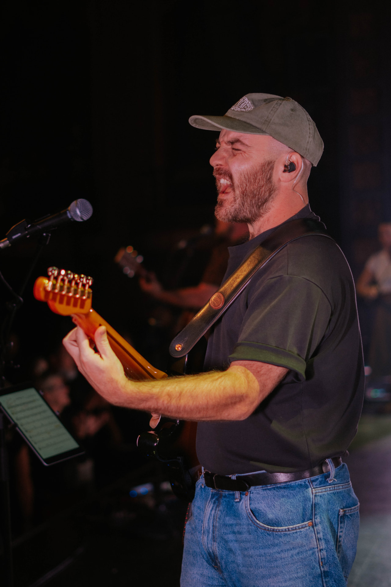 Guitariste chanteur de La Grand Messe en plein solo