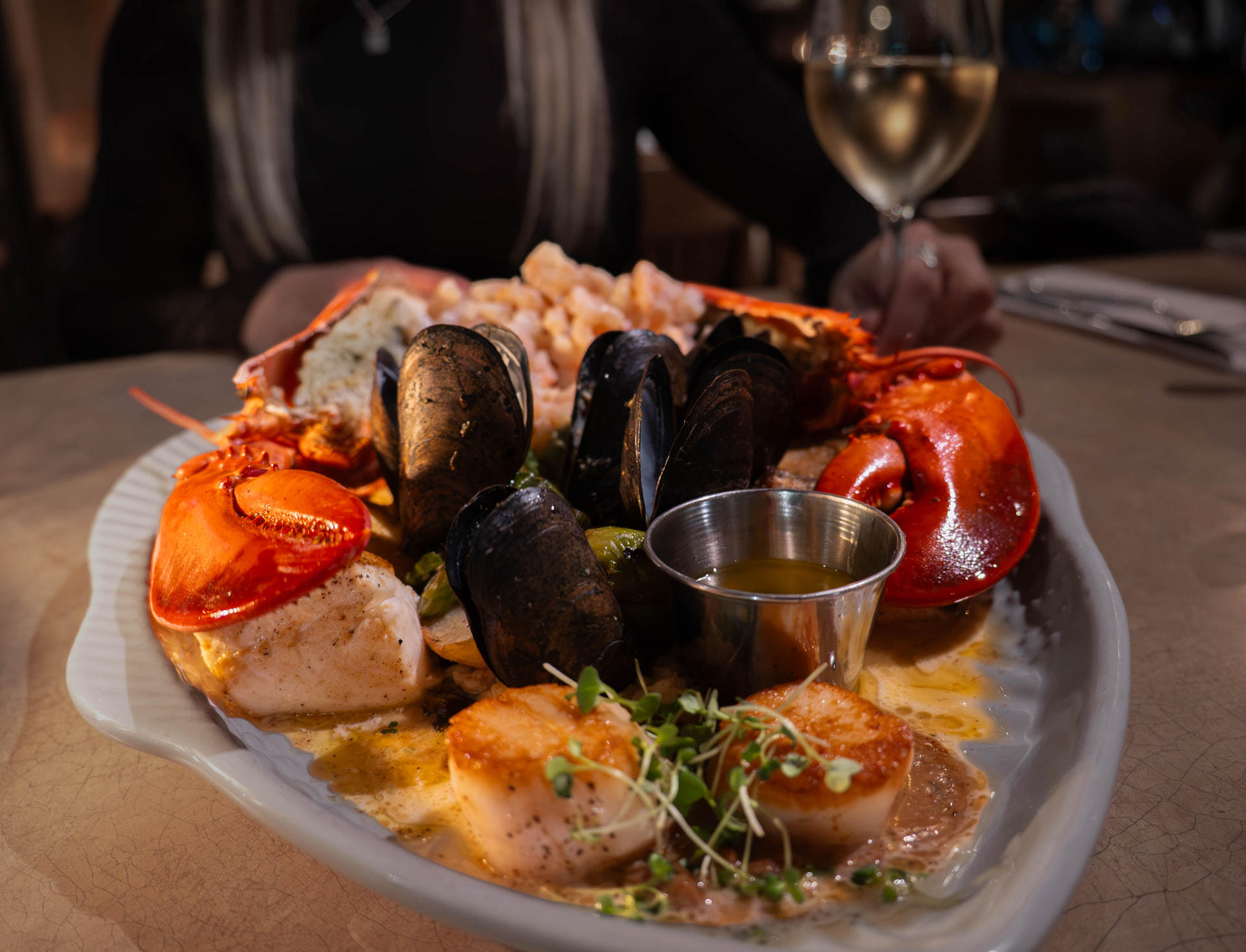 Plateau de fruits de mer — homard, moules et pétoncles